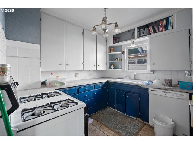 438 FRONT Ave, Castle Rock, WA 98611