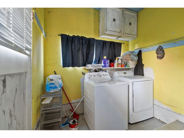 438 FRONT Ave, Castle Rock, WA 98611