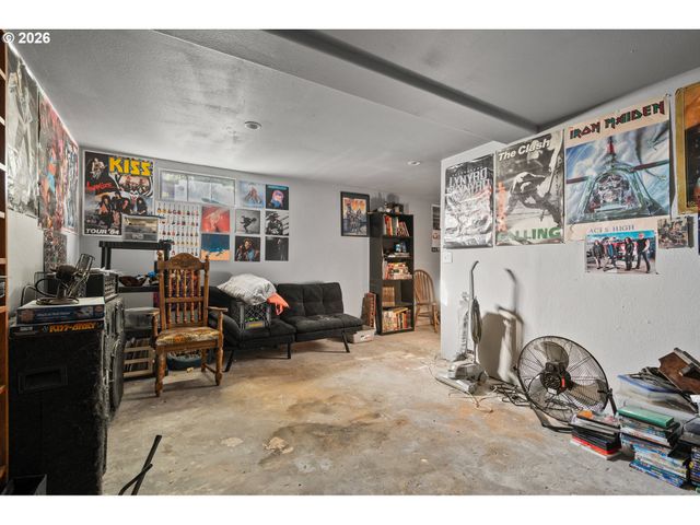 438 FRONT Ave, Castle Rock, WA 98611