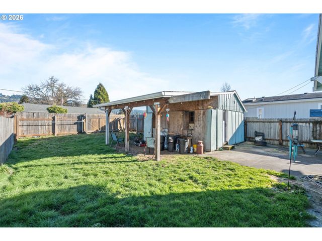 438 FRONT Ave, Castle Rock, WA 98611