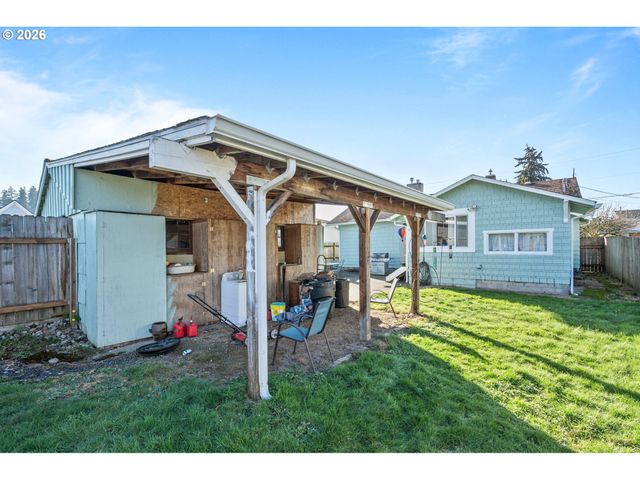 438 FRONT Ave, Castle Rock, WA 98611