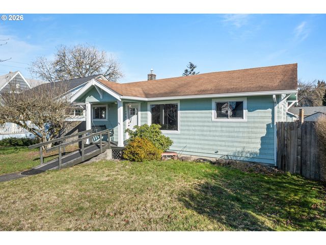 438 FRONT Ave, Castle Rock, WA 98611