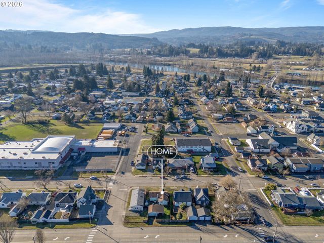 438 FRONT Ave, Castle Rock, WA 98611