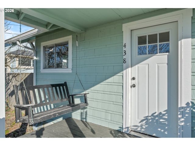 438 FRONT Ave, Castle Rock, WA 98611