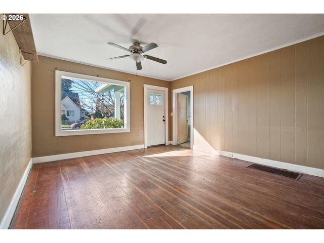 438 FRONT Ave, Castle Rock, WA 98611