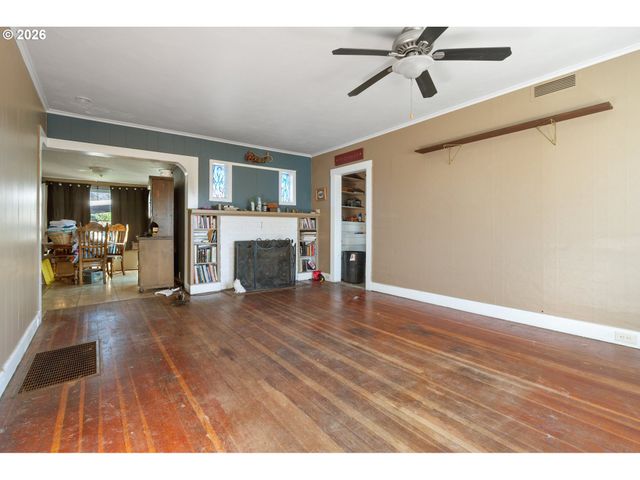 438 FRONT Ave, Castle Rock, WA 98611