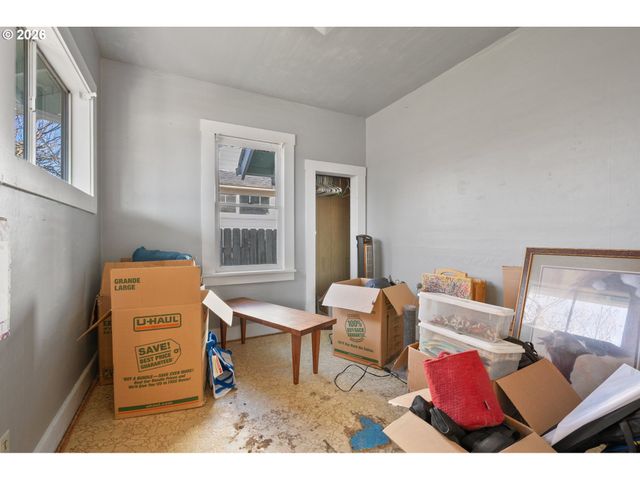 438 FRONT Ave, Castle Rock, WA 98611