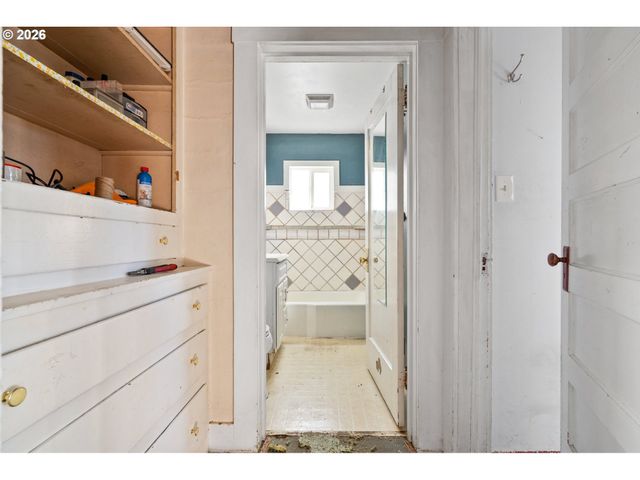 438 FRONT Ave, Castle Rock, WA 98611