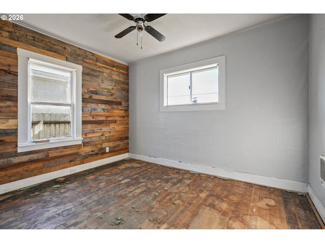 438 FRONT Ave, Castle Rock, WA 98611