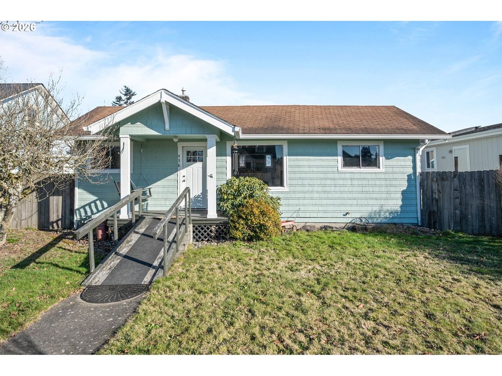 438 FRONT Ave, Castle Rock, WA 98611