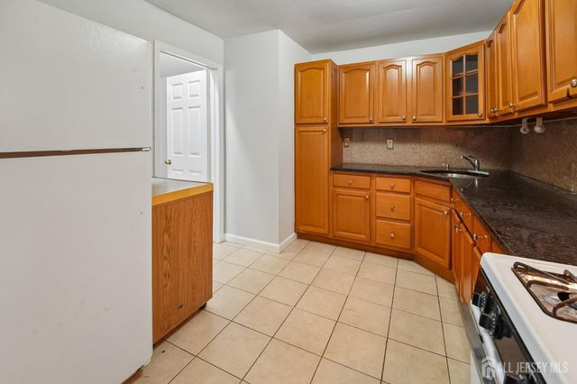 345 College Drive, Edison, NJ 08817