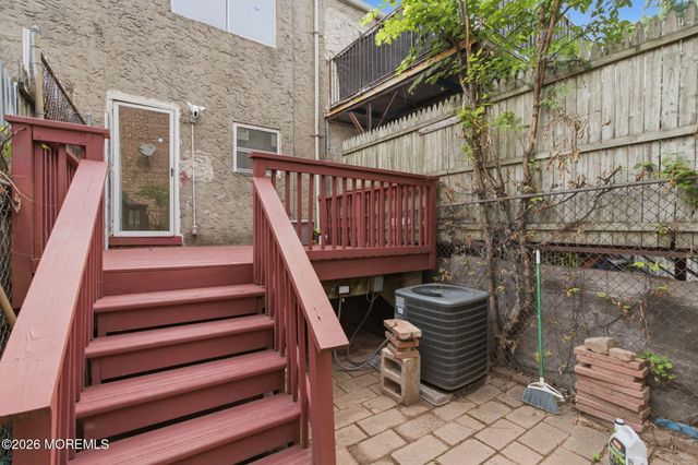 8 Van Nostrand Avenue, Jersey City, NJ 07305