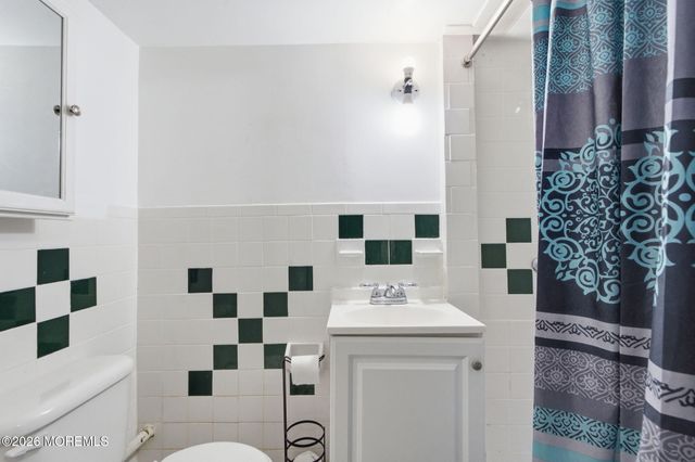 8 Van Nostrand Avenue, Jersey City, NJ 07305
