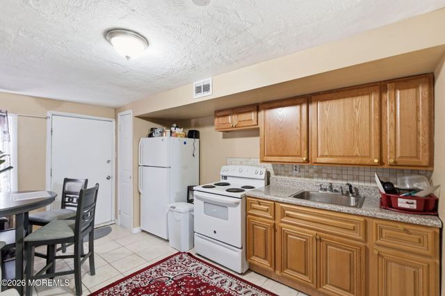 8 Van Nostrand Avenue, Jersey City, NJ 07305