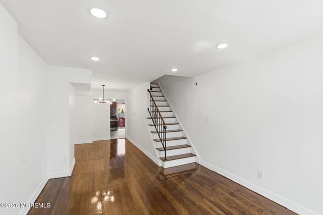 8 Van Nostrand Avenue, Jersey City, NJ 07305