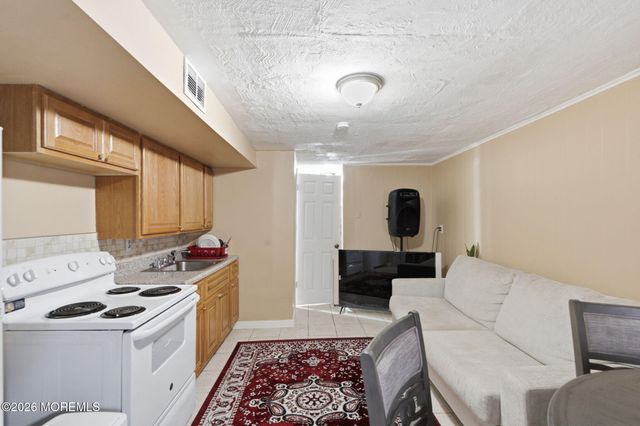 8 Van Nostrand Avenue, Jersey City, NJ 07305
