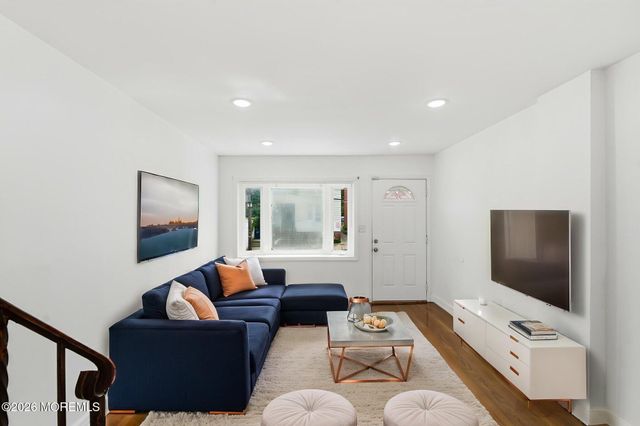 8 Van Nostrand Avenue, Jersey City, NJ 07305