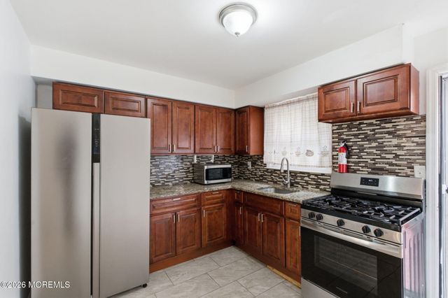 8 Van Nostrand Avenue, Jersey City, NJ 07305