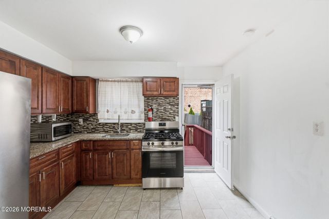 8 Van Nostrand Avenue, Jersey City, NJ 07305
