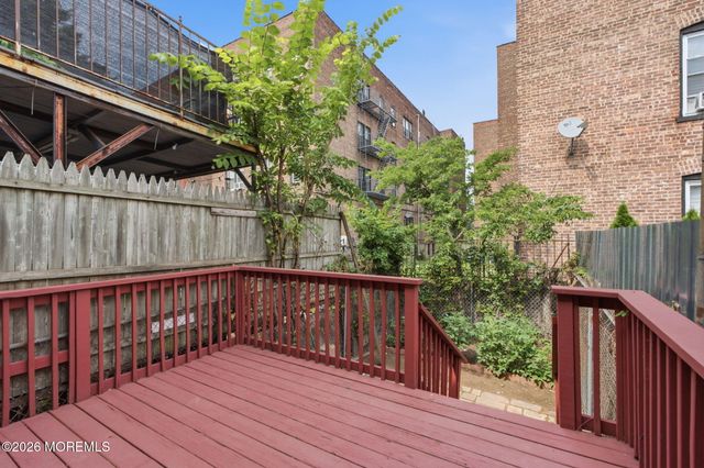 8 Van Nostrand Avenue, Jersey City, NJ 07305