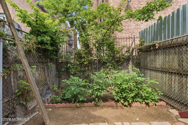 8 Van Nostrand Avenue, Jersey City, NJ 07305