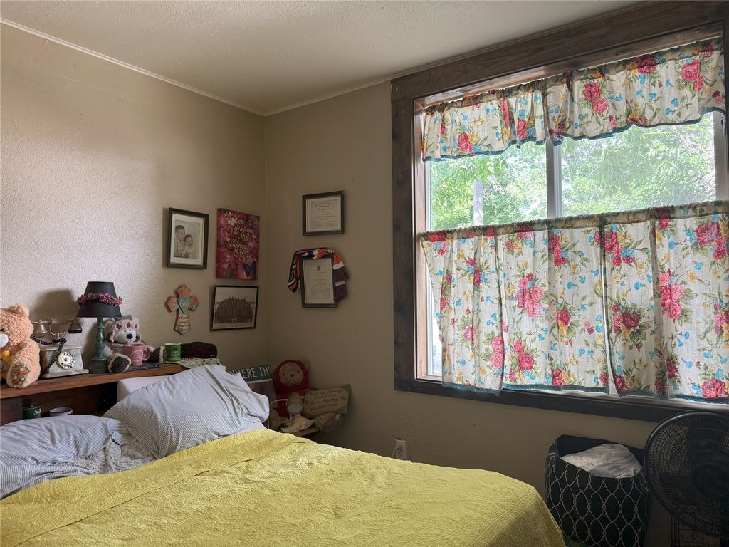 Image 10 of property listing at 716 7th Street N, Great Falls, MT 59401