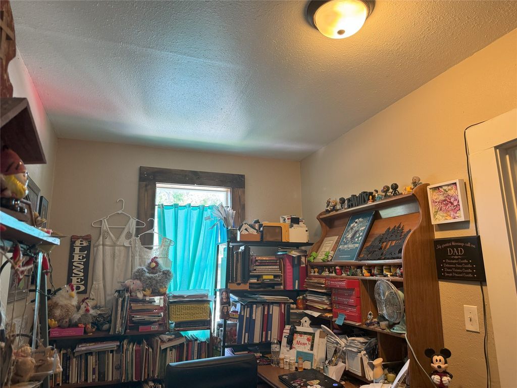 Image 8 of property listing at 716 7th Street N, Great Falls, MT 59401