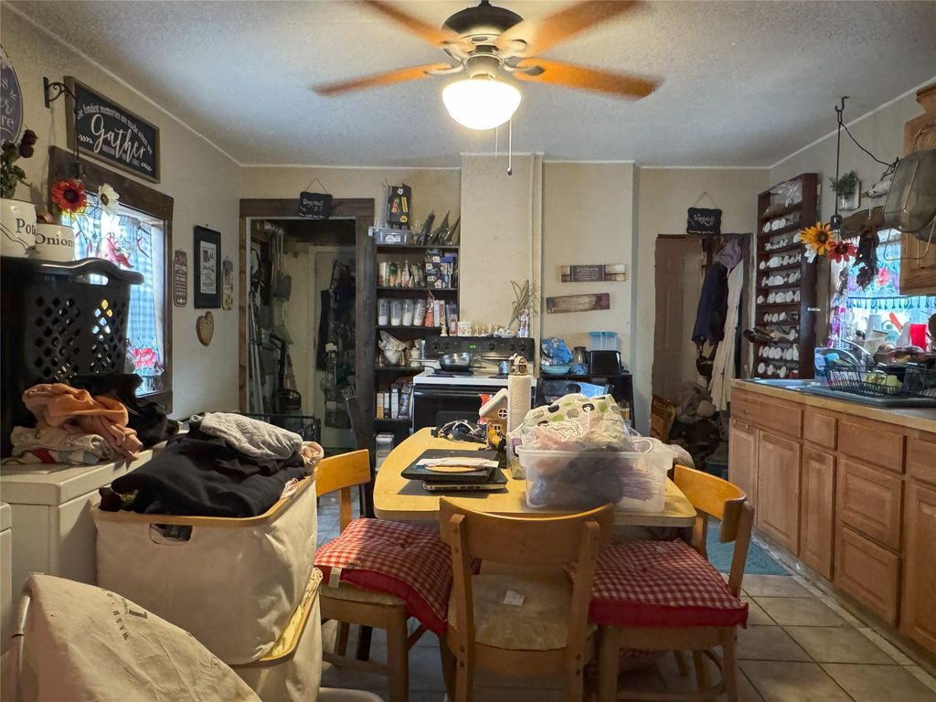 Image 9 of property listing at 716 7th Street N, Great Falls, MT 59401