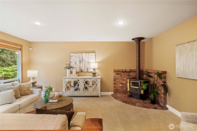 24229 NE 7th Place, Sammamish, WA 98074