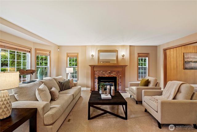 24229 NE 7th Place, Sammamish, WA 98074