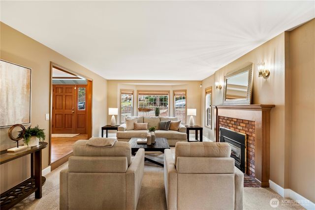 24229 NE 7th Place, Sammamish, WA 98074