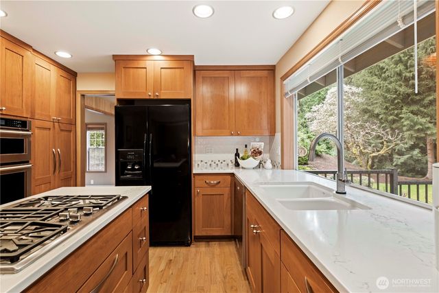 24229 NE 7th Place, Sammamish, WA 98074