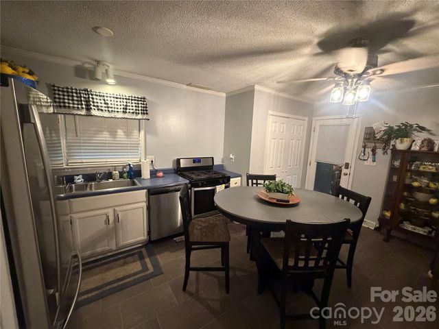 1104 Hillcrest Drive L 34, Cherryville, NC 28021