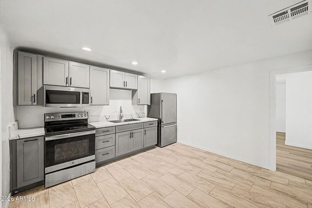 3809 E TAYLOR Street, Phoenix, AZ 85008