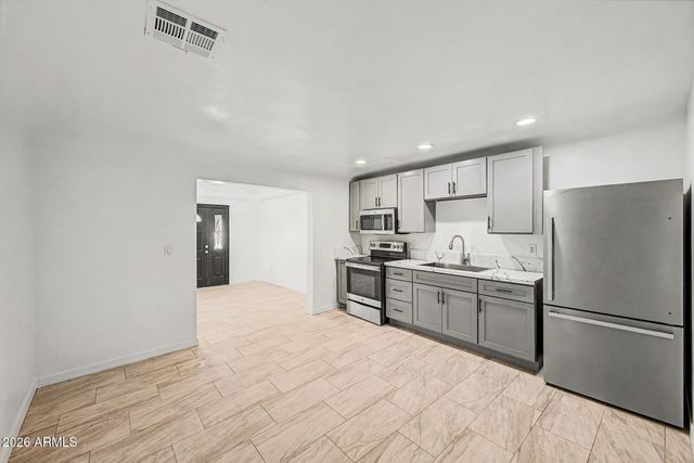 3809 E TAYLOR Street, Phoenix, AZ 85008
