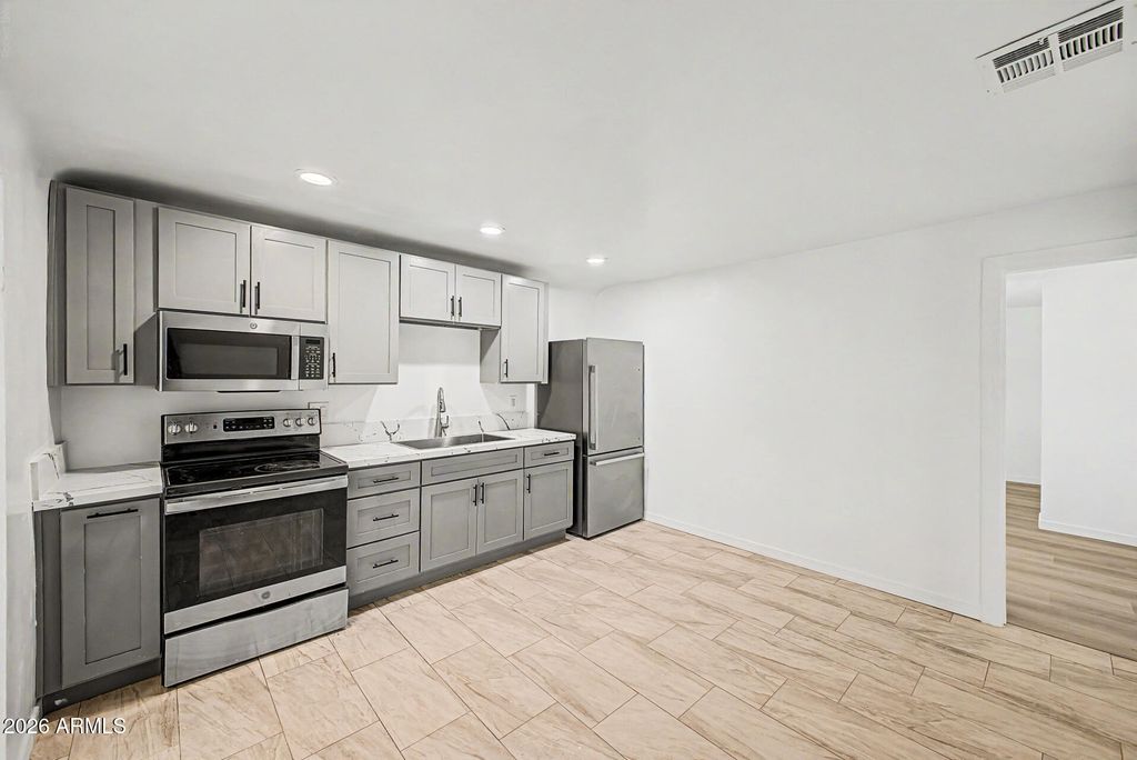 3809 E TAYLOR Street, Phoenix, AZ 85008 — photo 2