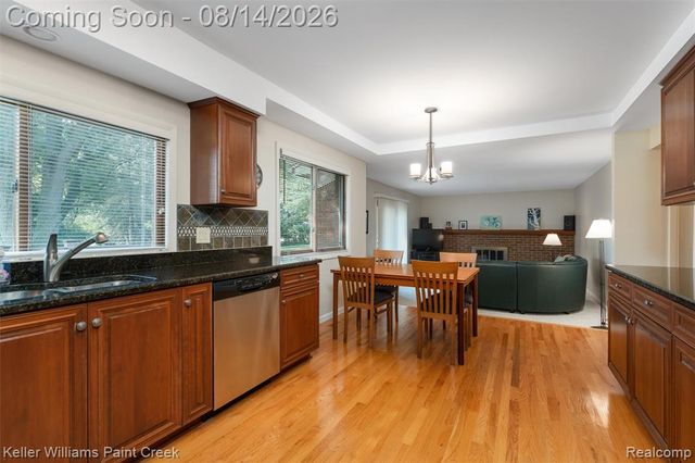 346 Folkstone Court, Troy, MI 48085
