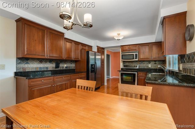 346 Folkstone Court, Troy, MI 48085