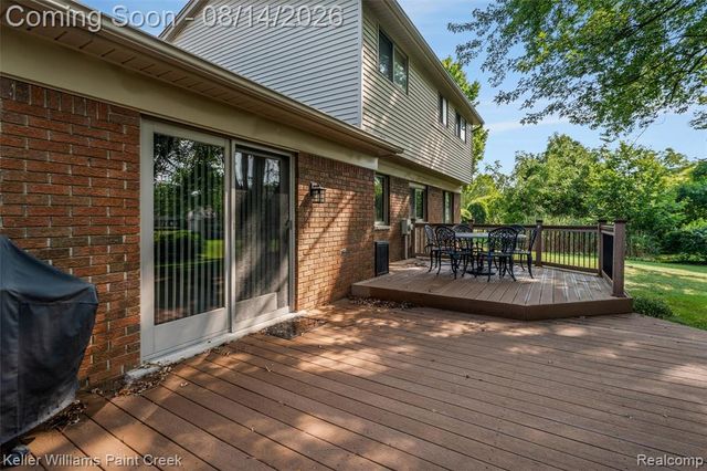 346 Folkstone Court, Troy, MI 48085