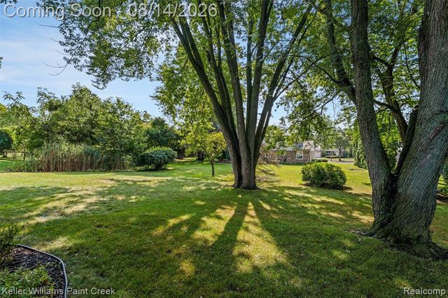 346 Folkstone Court, Troy, MI 48085