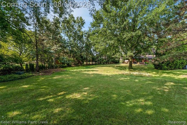 346 Folkstone Court, Troy, MI 48085