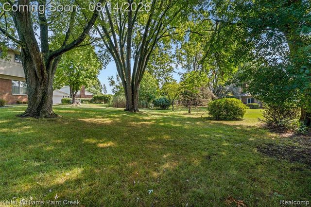 346 Folkstone Court, Troy, MI 48085