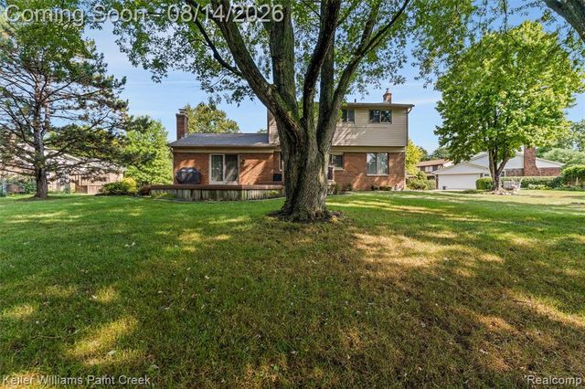 346 Folkstone Court, Troy, MI 48085