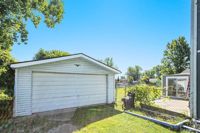 7434 Dyke Road, Clay, MI 48001