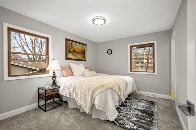 11004 Oak Knoll Terrace N, Hopkins, MN 55305