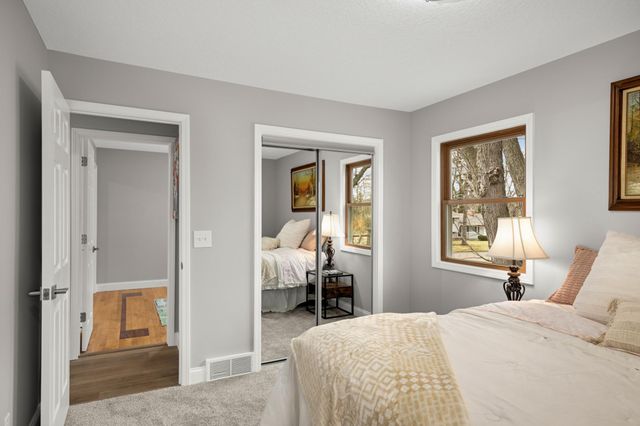 11004 Oak Knoll Terrace N, Hopkins, MN 55305