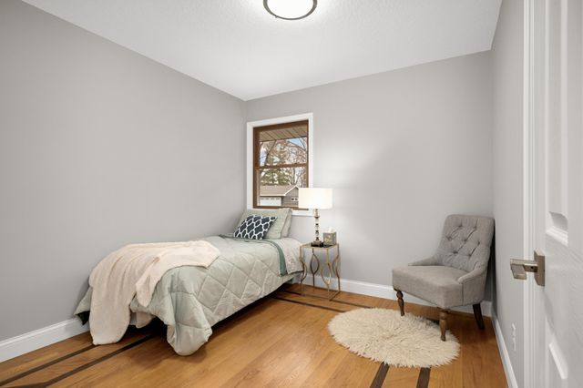 11004 Oak Knoll Terrace N, Hopkins, MN 55305