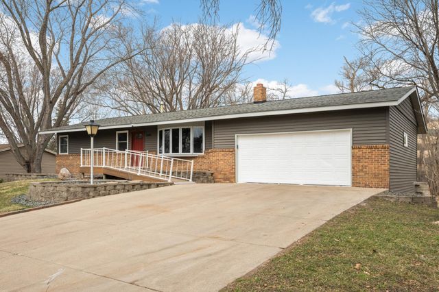 11004 Oak Knoll Terrace N, Hopkins, MN 55305