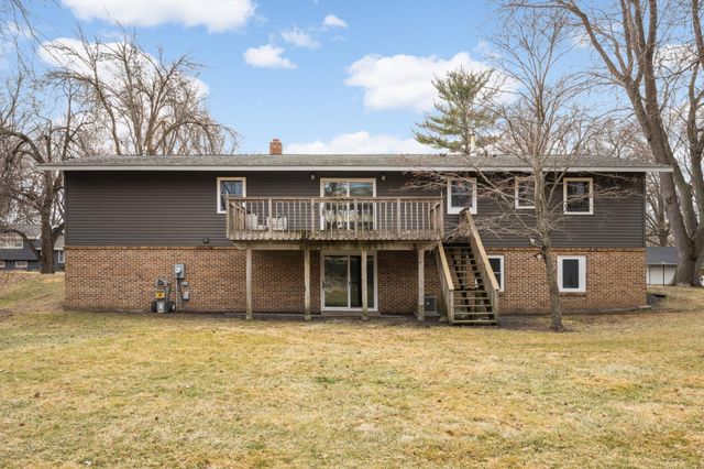 11004 Oak Knoll Terrace N, Hopkins, MN 55305