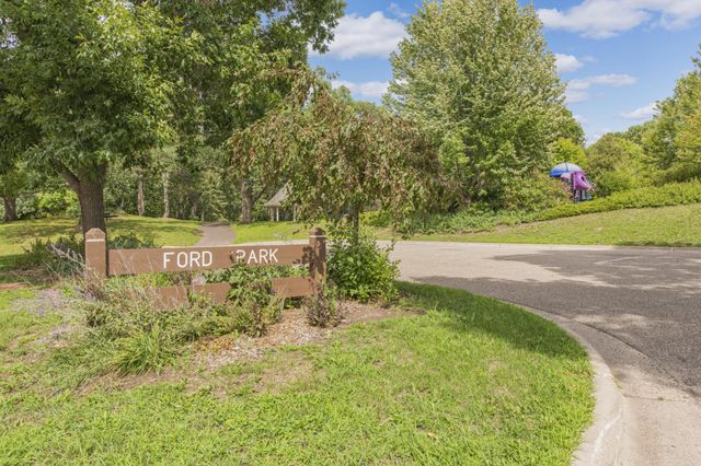 11004 Oak Knoll Terrace N, Hopkins, MN 55305